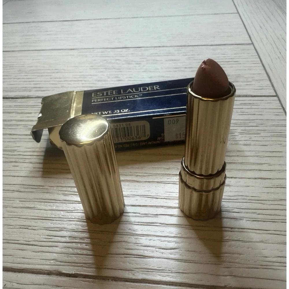 NWB Estee Lauder Perfect‎ Lipclolor Lipstick In City Rose. New, Unused W/ Box